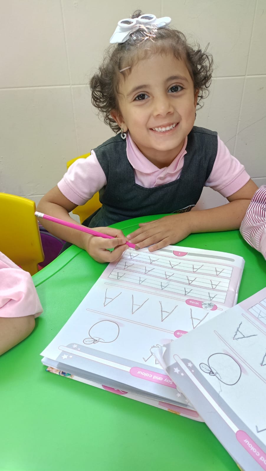 روضة الضحكة البريئة slide 4