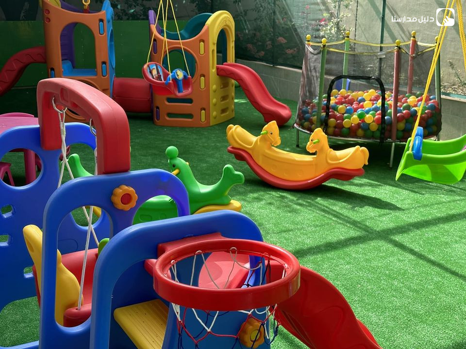 حضانة أنس وأمير slide 2