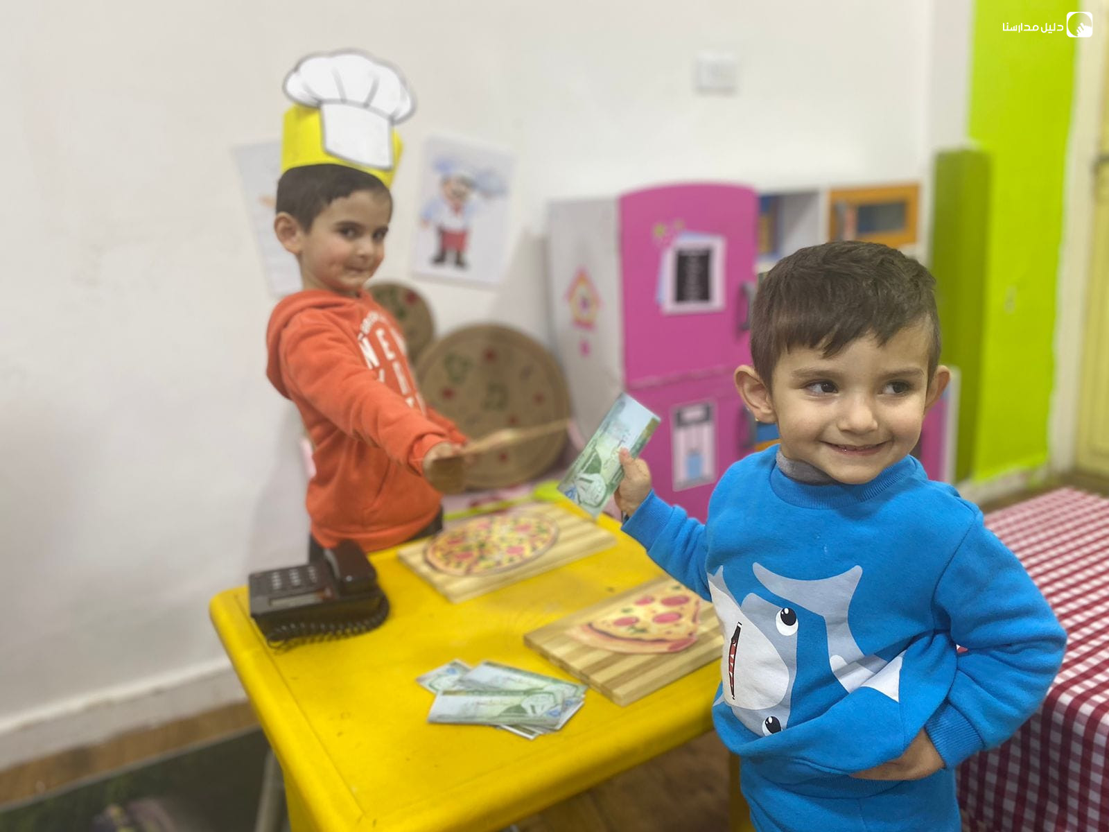 حضانة قصص الخيال slide 2