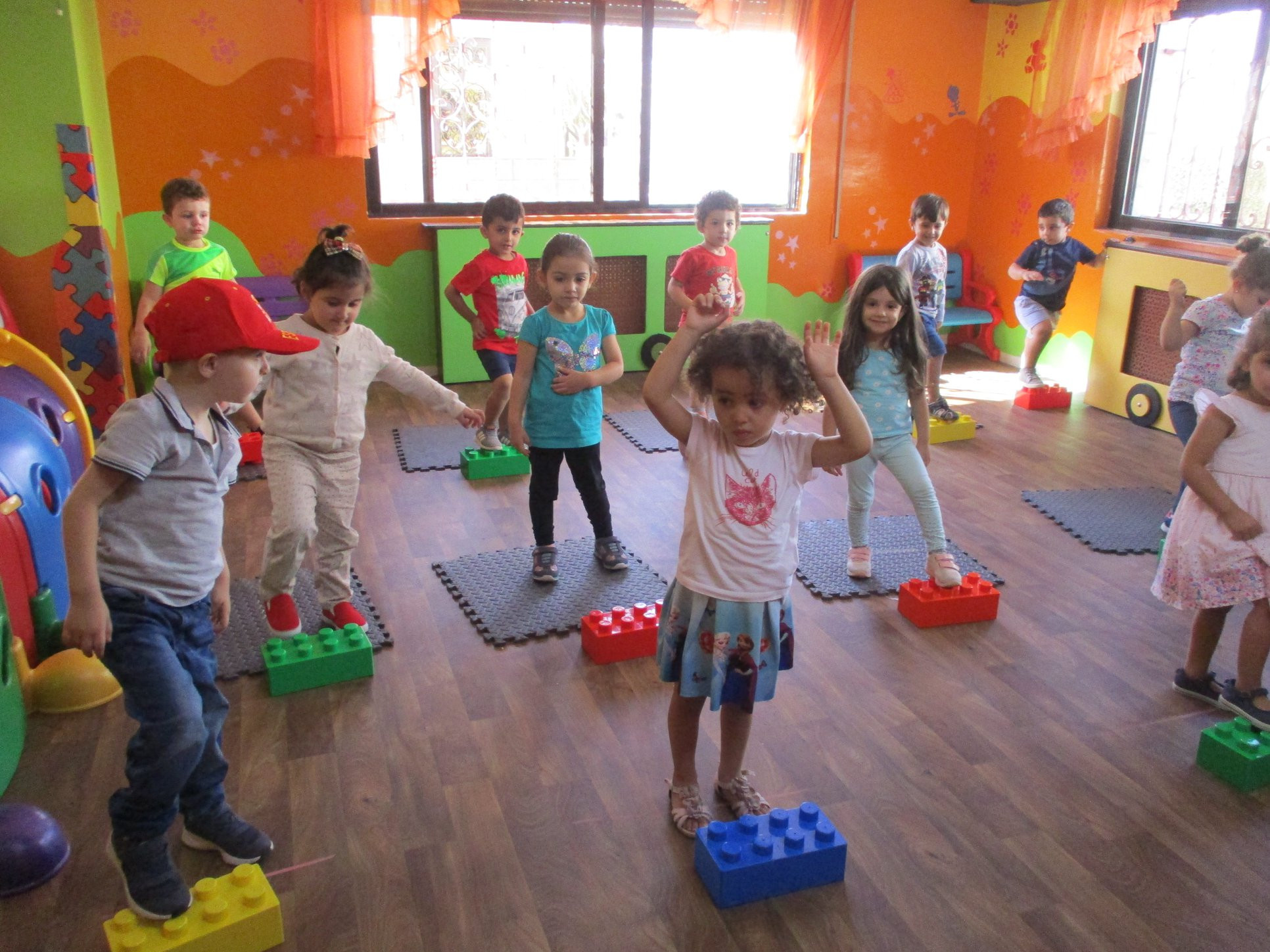 حضانة اسراري slide 3