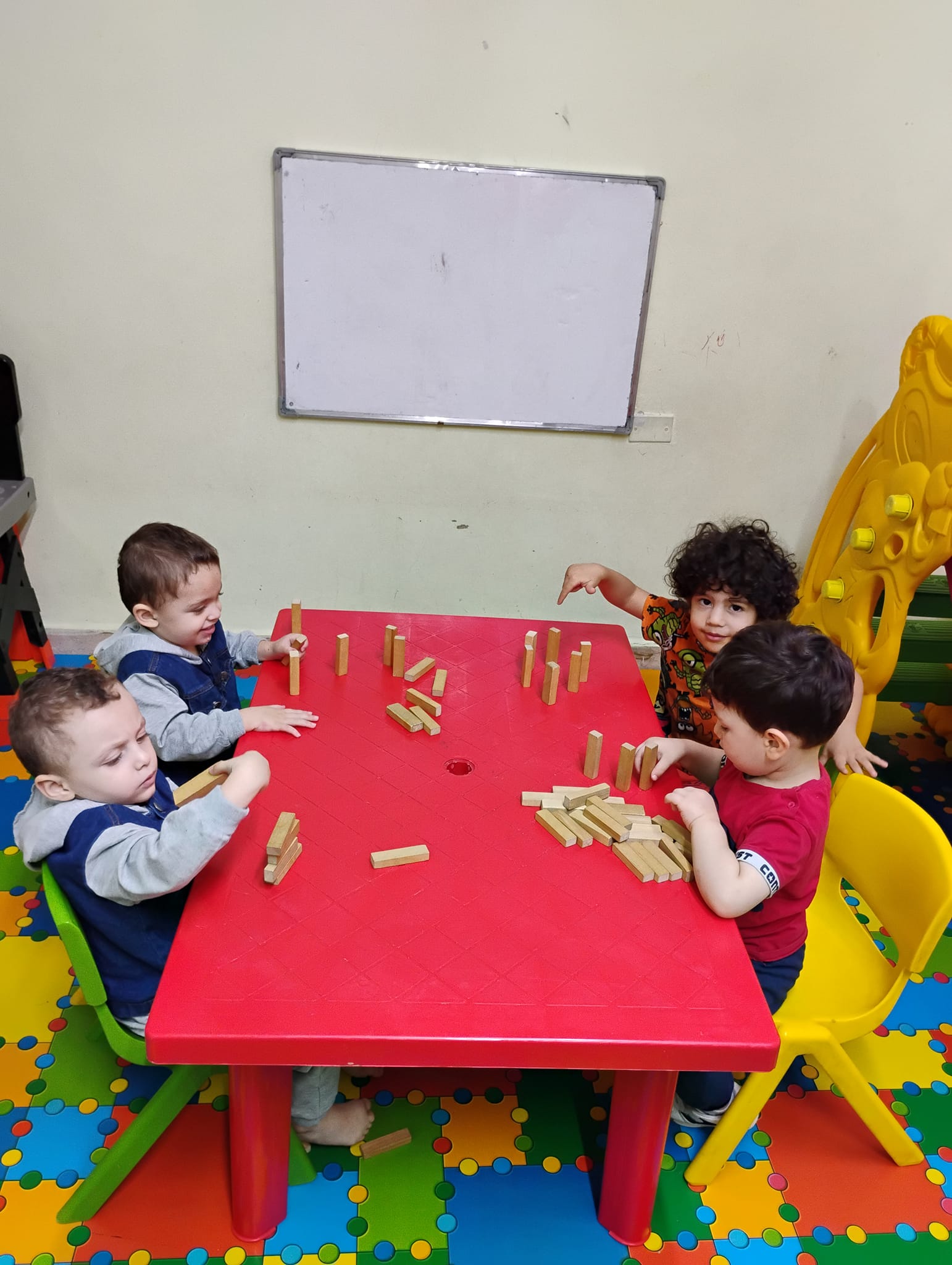 حضانة عالم السماسم slide 3