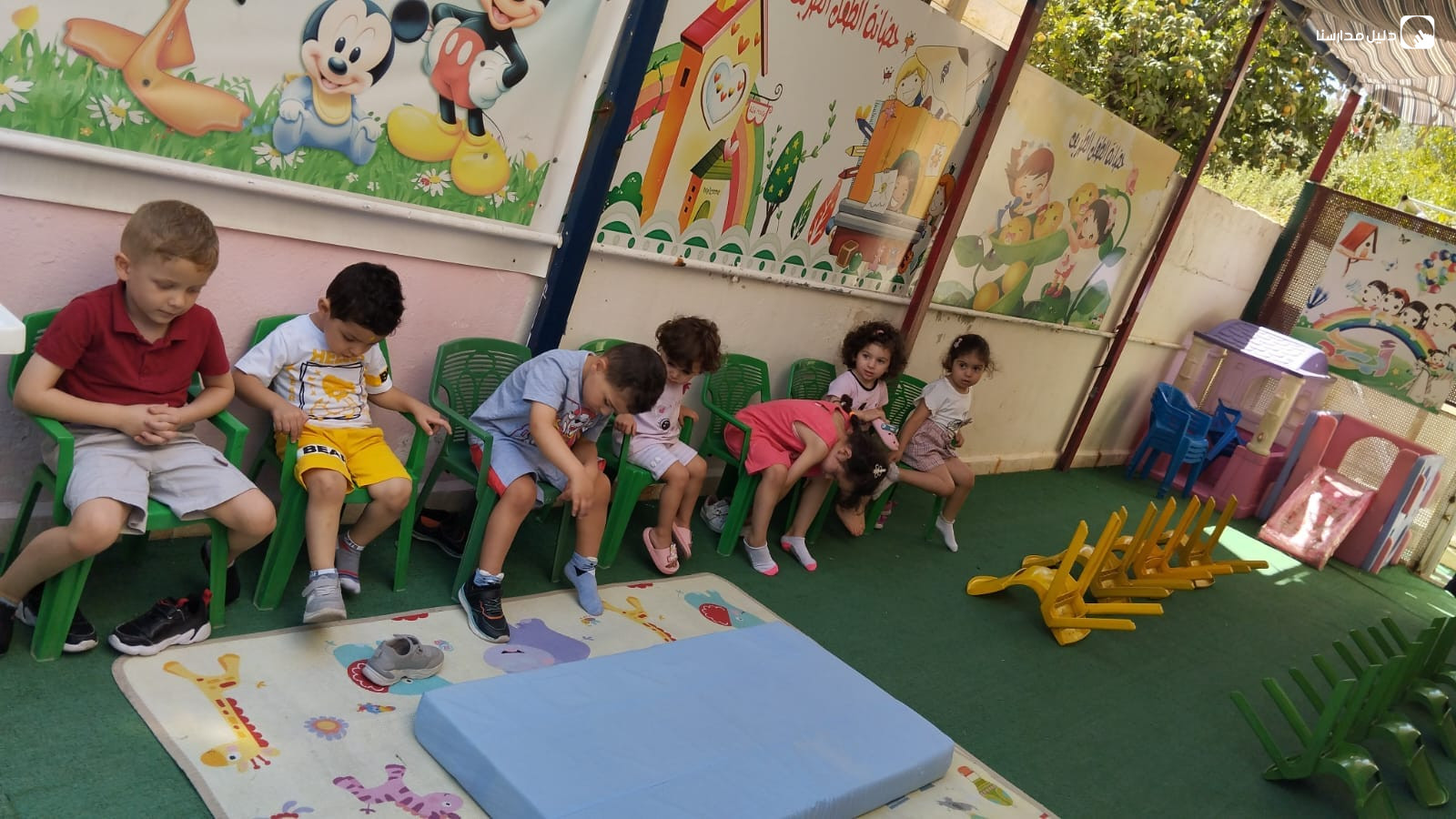 حضانة الطفل الظريف slide 4