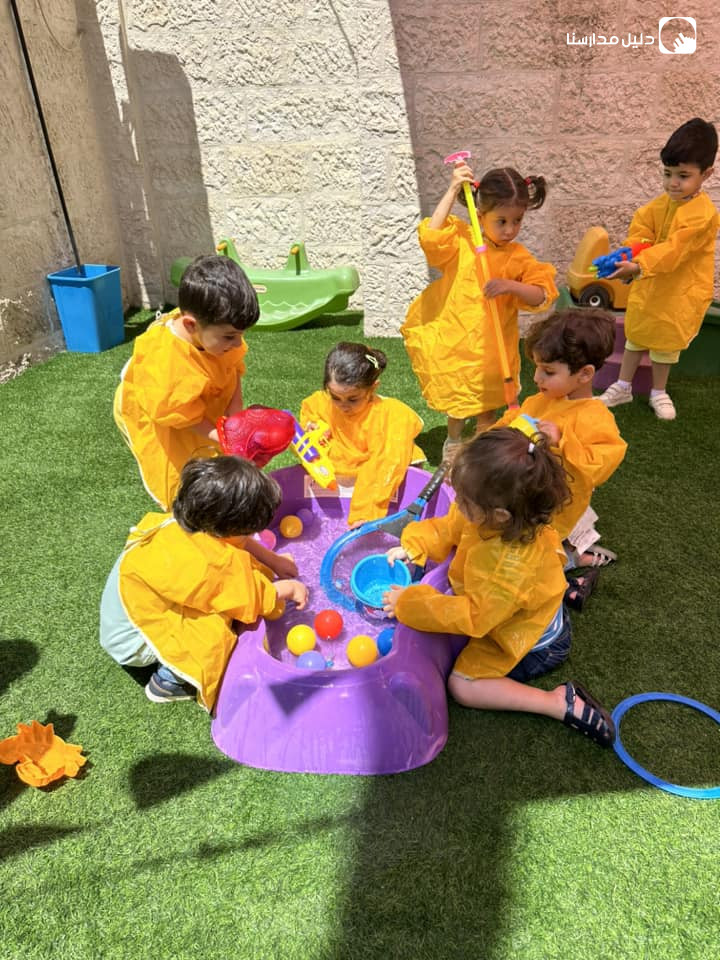 حضانة الفراولة slide 4