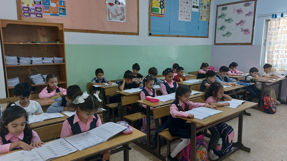 مدارس اسيا الدولية slide 10