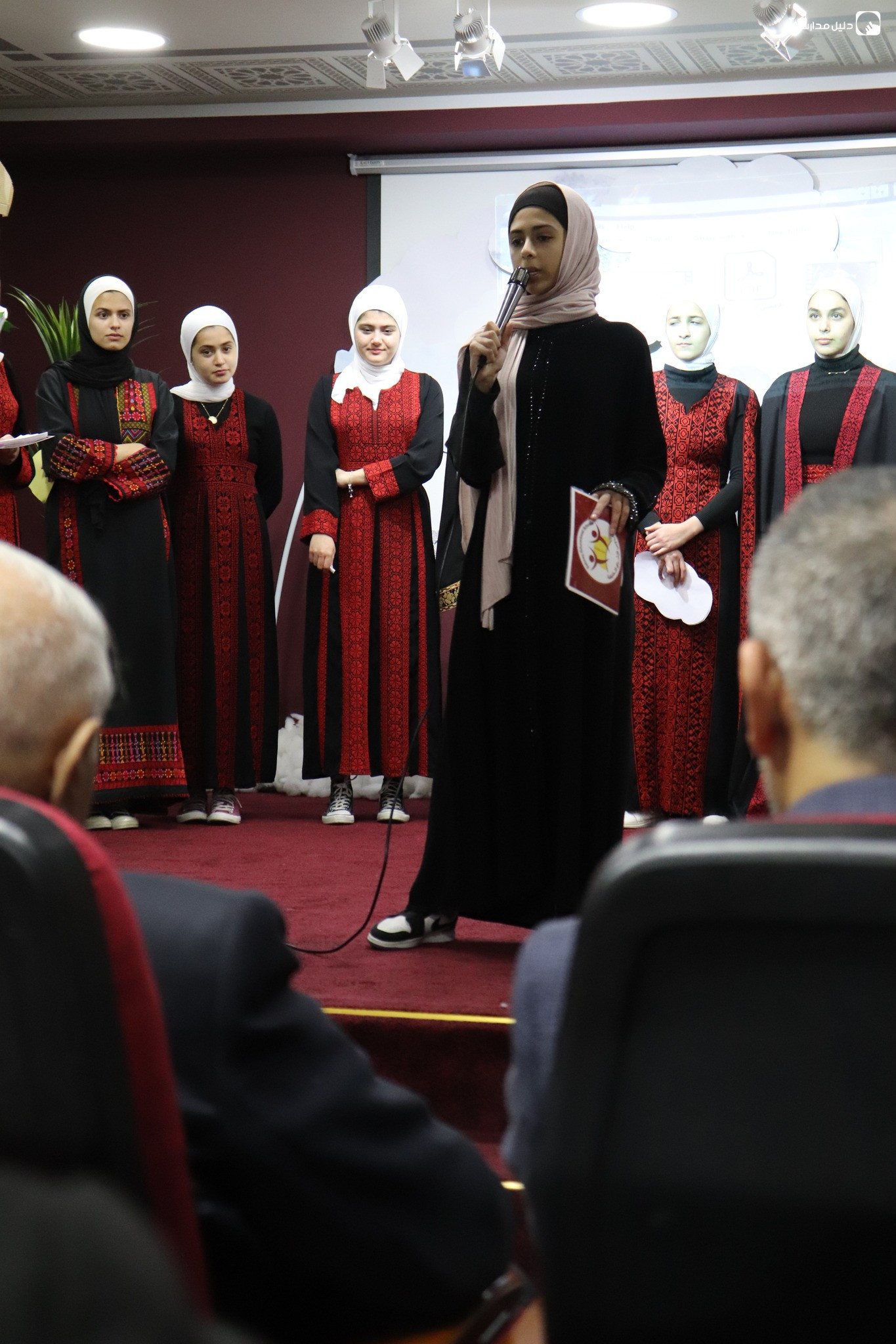 مدارس وروضة الاشراق التعليمية slide 12