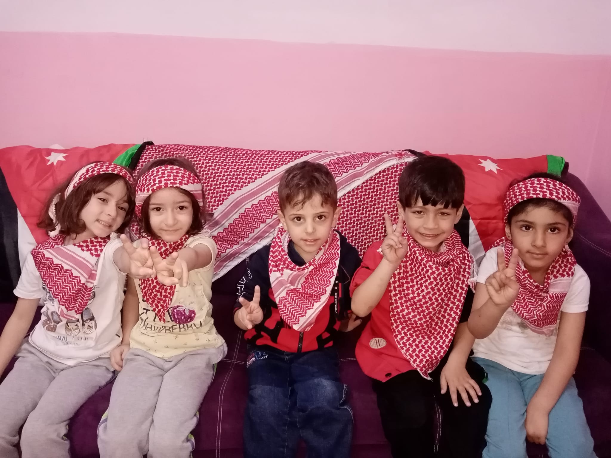 حضانة القلوب الصغيرة slide 3