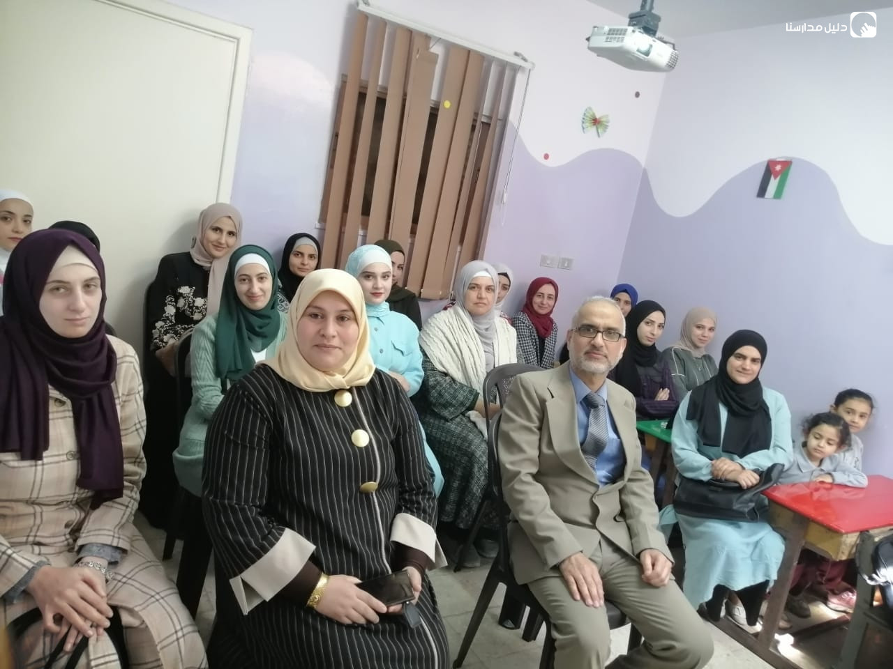 مدرسة ابن زيدون الأساسية المختلطة slide 2