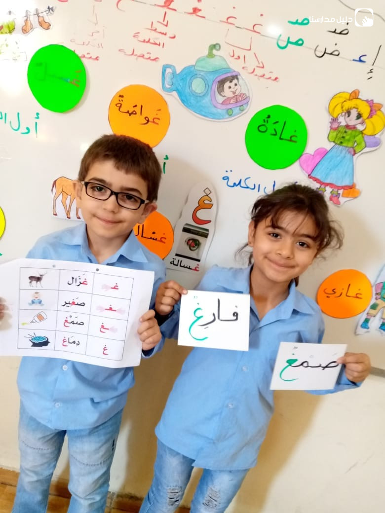 مدارس انوار الصباح slide 3