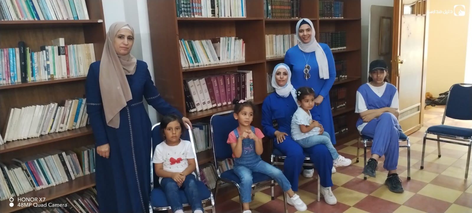 مدرسة العقول النيرة slide 3