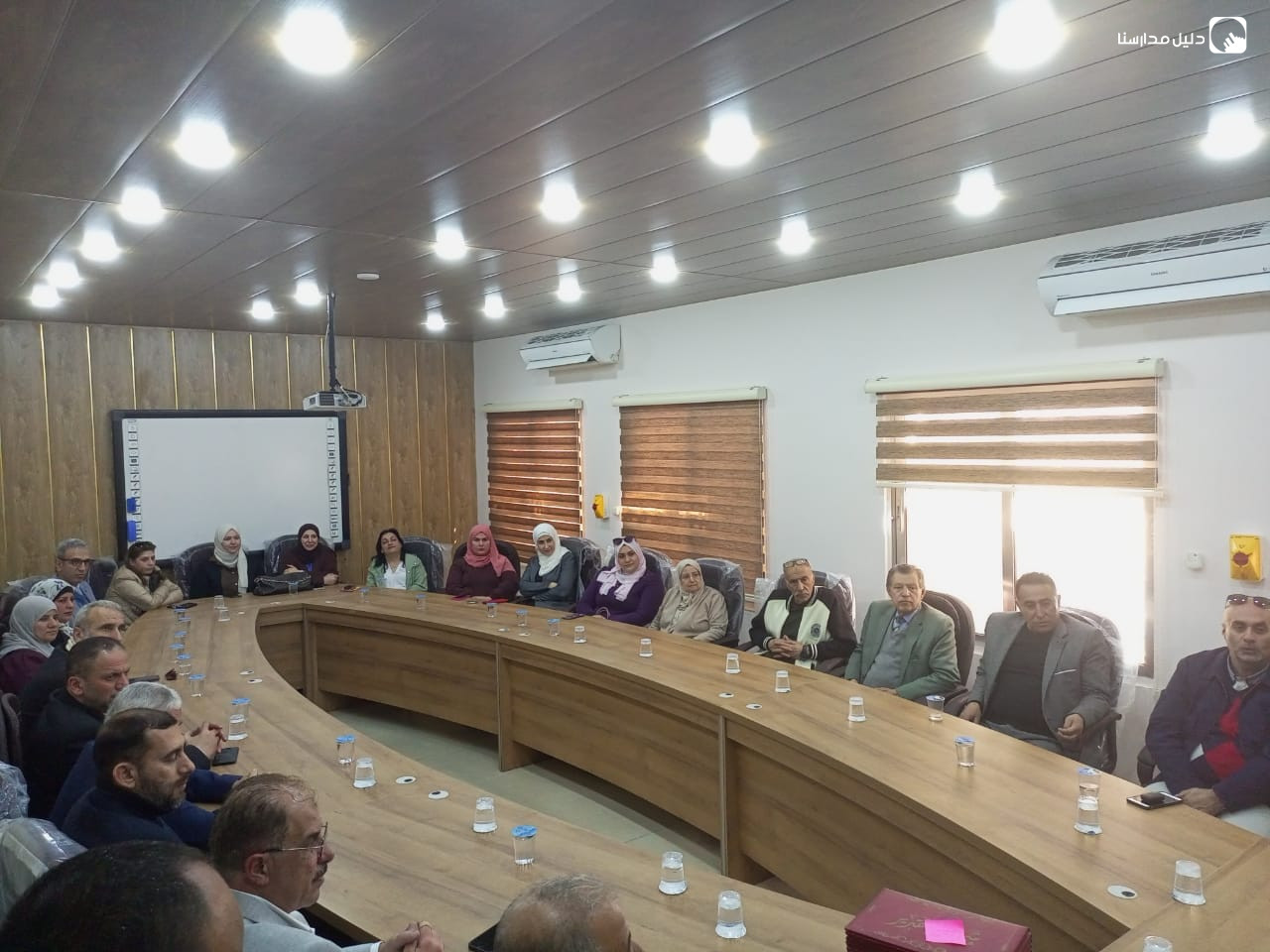 مدرسة كلية غرناطة slide 8