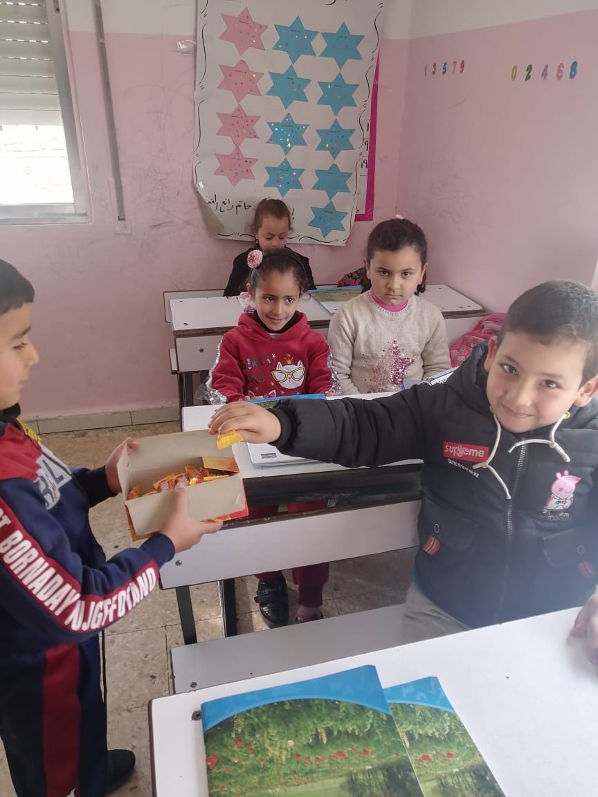 مدرسة رواد الكرك slide 4