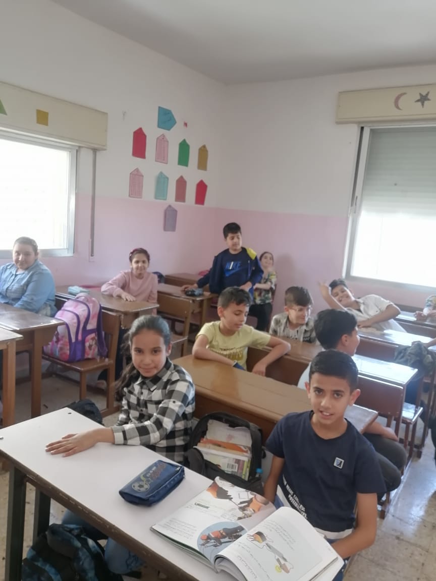 مدرسة رواد الكرك slide 6
