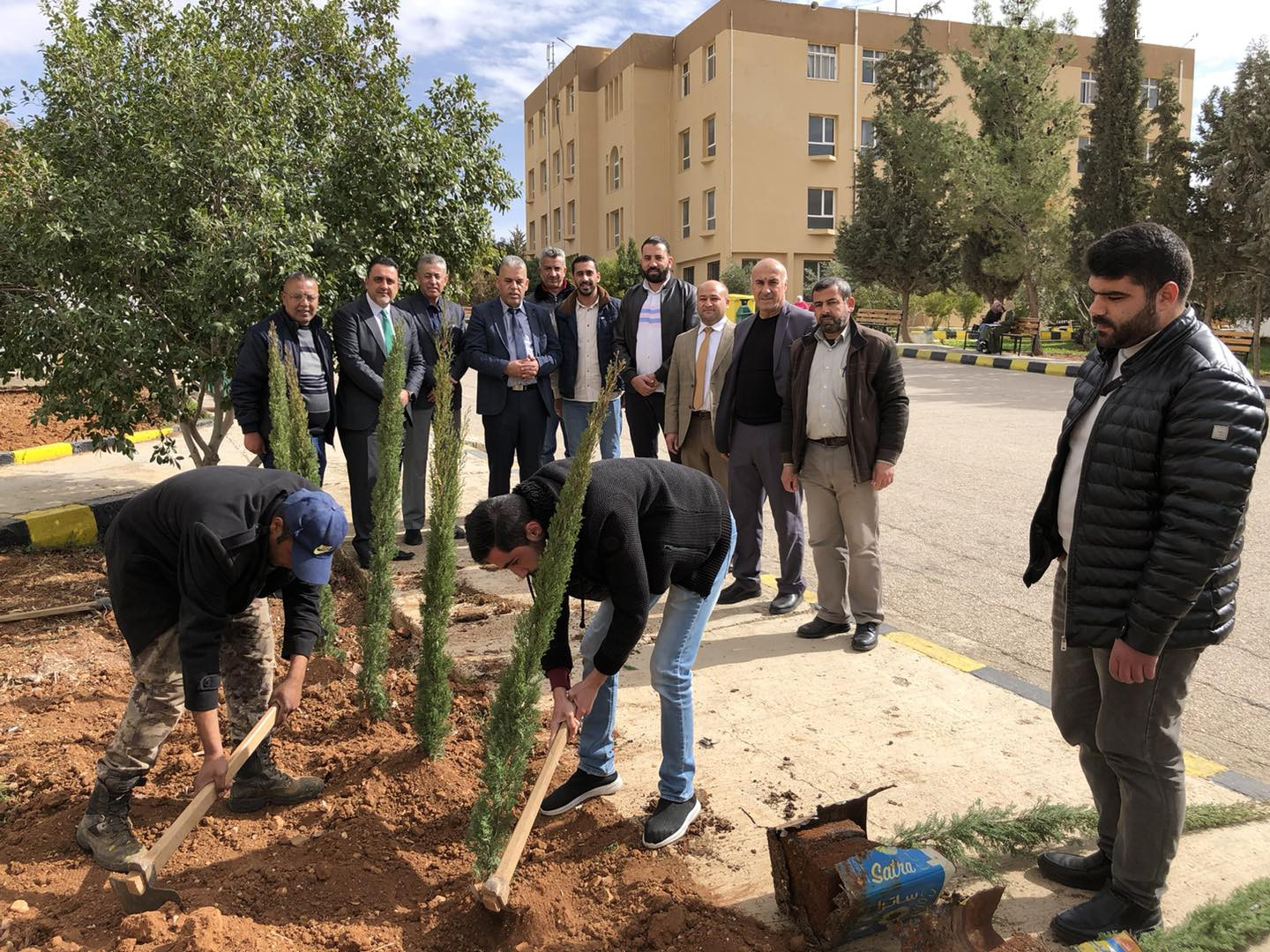 جامعة إربد الأهلية slide 4