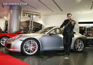 SMGتطلق سيارتين بورشه الجديدة بعرض أزياء