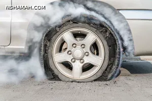 “بالفيديو” هكذا يمكنك تغيير إطارات سيارتك بدون رافعة