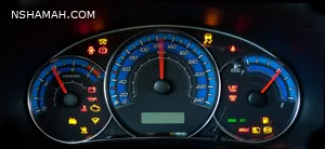 كم تمشي السيارة بعد إضاءة لمبة البنزين؟